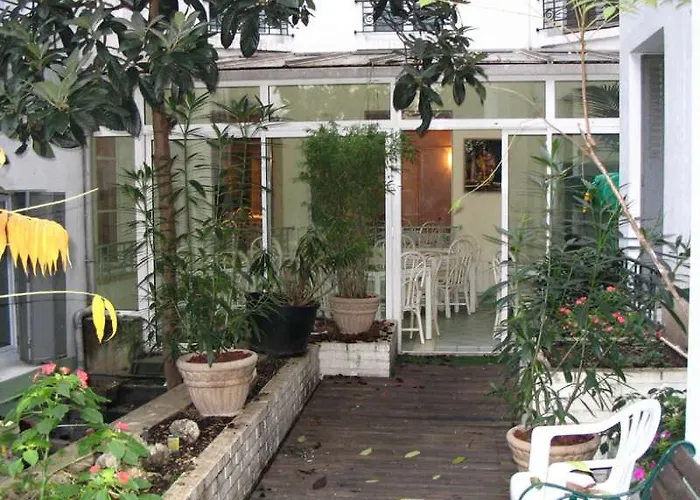 Отель Montmartrois 2*