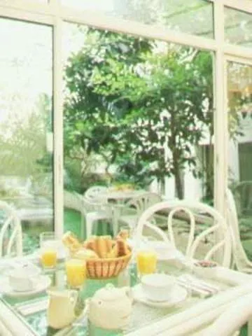 Montmartrois Отель 2*