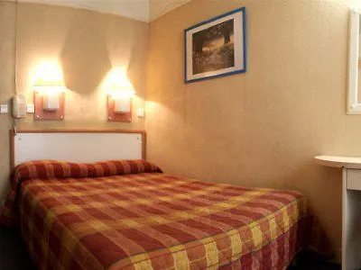 Отель Montmartrois