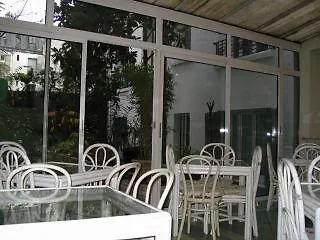 Montmartrois מלון 2*