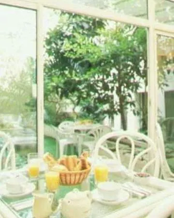 Montmartrois מלון 2*